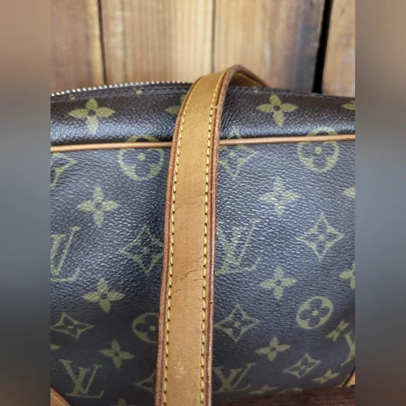 Louis Vuitton Trocadero 27 Monogram Crossbody Bag - Picture 10 of 16
